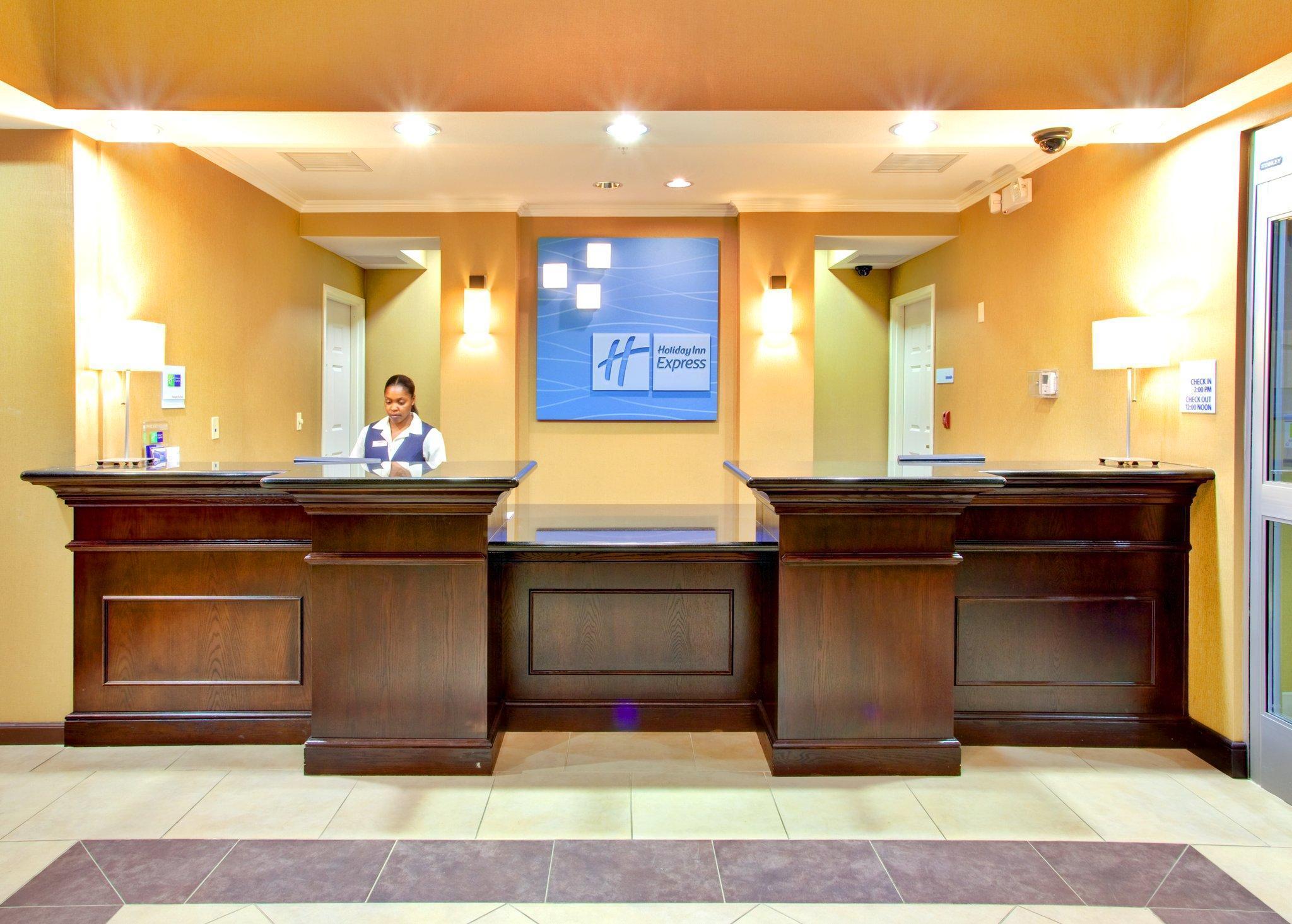 Holiday Inn Express Hotel & Suites Lake Elsinore By Ihg Dalaman gambar